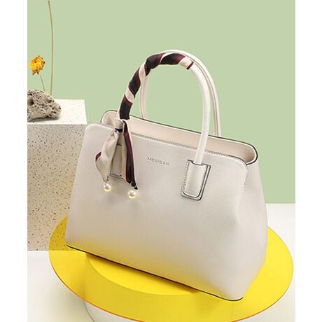 [^:MLBD04171508]"؂₩ȃXJ[tȂꂽۂ^Ă2waynhobOBӂƂۂ݂̂VGbgƁAɓޏ_炩ȎPUU[ŏiȈۂɎdグ܂BVvȂYAĝd炲Ƒ̓w⑲ƎȂǂ̃Zj[܂ŕLg閜\fUCłB킹₷ԃJ[g[ŁAǂȃV[ɂ₷ԃJ[3Fpӂ܂BO\ȃXJ[ttnhɊtXJ[t͋CƃR[fBl[gɍ킹ĎO\BXJ[t̐[ɂ͏iȃp[tāAtF~j[h߂܂Bwʃ|PbgtwʂɃt@Xi[|PbgtŁA⏬ȂǂôyɎ[ł܂B֗2waydlO\ȃXgbvtȂ̂ŁAnhobOƂĂ͂AV_[obOƂĂg܂Bdld؂|Pbg*1 C|Pbg*2  C|PbgFt@Xi[|Pbg*1 I[v|Pbg*1 wʃt@Xi[|Pbg*1"