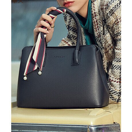 [^:MLBD04171508]"؂₩ȃXJ[tȂꂽۂ^Ă2waynhobOBӂƂۂ݂̂VGbgƁAɓޏ_炩ȎPUU[ŏiȈۂɎdグ܂BVvȂYAĝd炲Ƒ̓w⑲ƎȂǂ̃Zj[܂ŕLg閜\fUCłB킹₷ԃJ[g[ŁAǂȃV[ɂ₷ԃJ[3Fpӂ܂BO\ȃXJ[ttnhɊtXJ[t͋CƃR[fBl[gɍ킹ĎO\BXJ[t̐[ɂ͏iȃp[tāAtF~j[h߂܂Bwʃ|PbgtwʂɃt@Xi[|PbgtŁA⏬ȂǂôyɎ[ł܂B֗2waydlO\ȃXgbvtȂ̂ŁAnhobOƂĂ͂AV_[obOƂĂg܂Bdld؂|Pbg*1 C|Pbg*2  C|PbgFt@Xi[|Pbg*1 I[v|Pbg*1 wʃt@Xi[|Pbg*1"