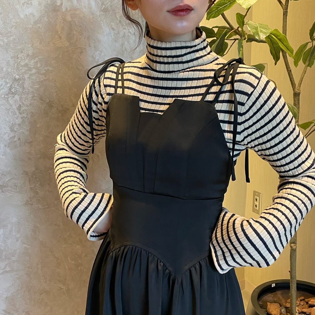 美品　SNIDEL　リボンニットステッチ切り替えレースプリーツフレアー　ブラック 美品SNIDELリボンニットステッチ切り替えレースプリーツフレアー