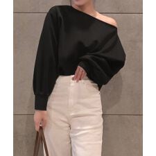 ジュノア(JUNOAH)のワンショルスウェット