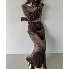 ジュノア(JUNOAH)のバックドロストベロアワンピース