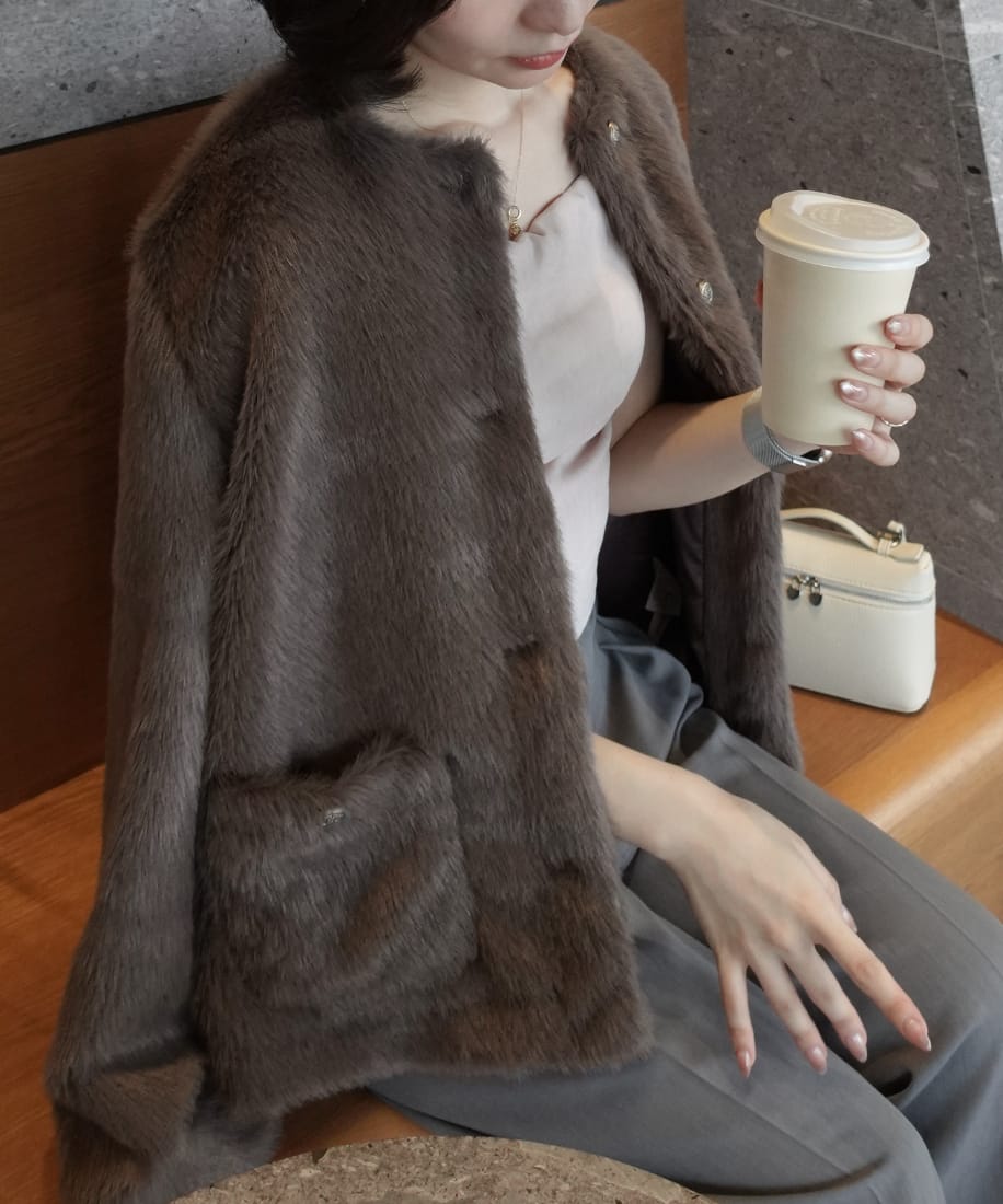 金釦フェイクファーノーカラージャケット | ジュノア(JUNOAH