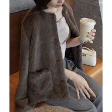 ジュノア(JUNOAH)の金釦フェイクファーノーカラージャケット