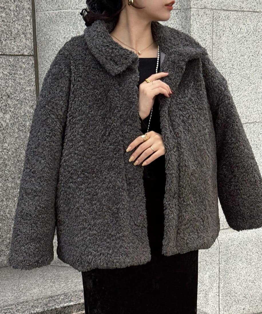 大人綺麗に魅せる。万能アウター。フードファー付きショートコート