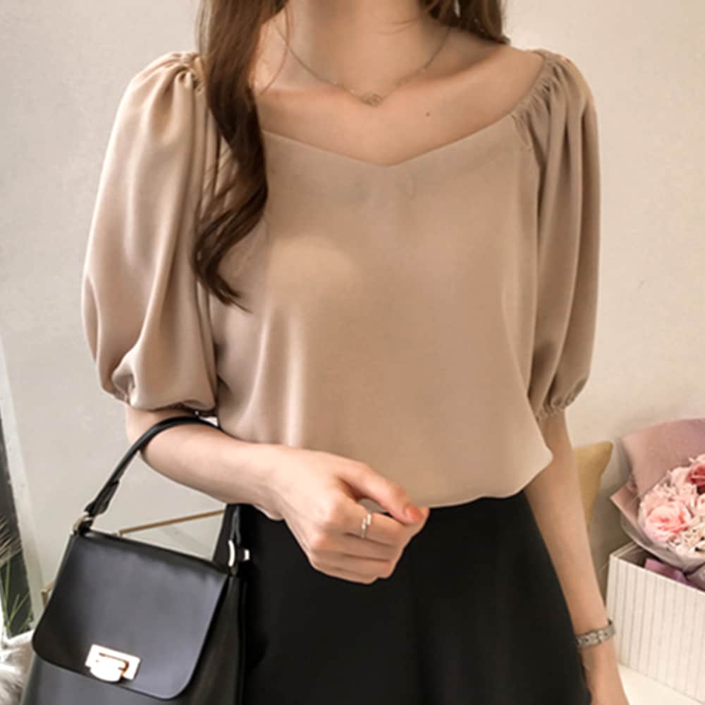 パフスリーブ五分丈トップス