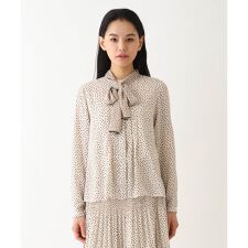 【洗える/スカーフ付き】ドット柄フロントタックブラウス