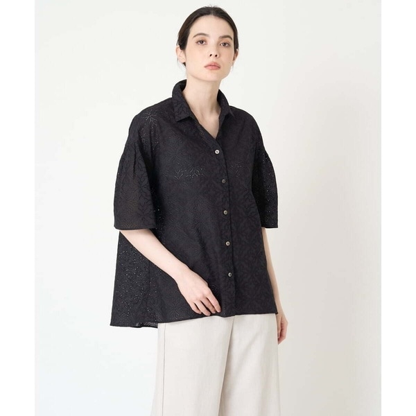 アイレット刺繍ブラウス