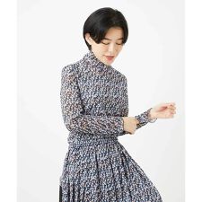ぼかしフラワーハイネックプルオーバー