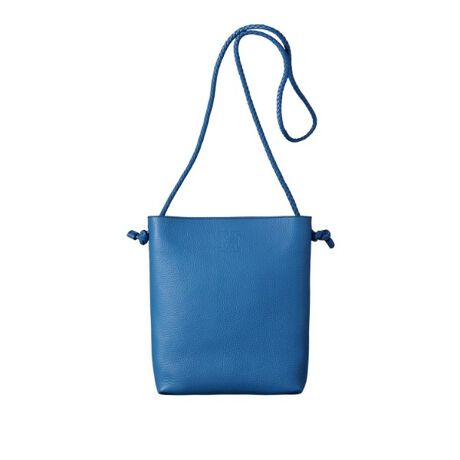 [^ԁFP2530207]bNXV[ŐSn悭ĂAy2WAYV_[obOyiڍׁzԂŎpI2WAYdl̃V_[obOBv҂ݍōꂽXgbv́AV[Ỹg[gobOiP25-30008^P25-30009jׂ߂ɎdグAɓ݂₷Ȃ悤HvĂ܂BXgbv̌іڂ́Aіڂ̈ʒuς邱ƂłD݂̒ɒ\B܂A̒ɂČђƌ|obOƂĂgp܂Bіڂ̊Oɏoɂ܂ƂŃfUCς邱Ƃł̂ŁAX^COgpV[ɍ킹Ĉۂ̕ω݂BRpNgȃTCYłzcɎ[łAɂ̓J[hP[XTCỸ|PbgtBɂ̓}OlbgtbvĂ邽߈SĂ܂B|PbgFpb`|Pbg~1}OlbgJV_[XgbvnV_[Xgbv͊OԂŔ܂Bz[ɒʂD݂̒łgBy߂̂gpV[z₨UȂǃTbƂoɕ֗ȎpIȃTCYB΂ߊ|ɂƗ肪󂭂߁AƑ₲FlƂ̃W[AAό◷sȂǃANeBuȃV[ł􂵂܂ByfށzvAN[Ȃ߂AVN^BꖇłLтɂAb`Ȍ݂̋v̗pĂ܂ByV[YɂāznꖇvŎdグꂽyʂȃV[YAu`FX^vBVvȃ{fBɉfv҂ݍōꂽאg̃nh́AfUC̃ANZgɂȂĂ܂ByCɂȂACéwCɓo^x߂łzqCɓo^Ƃ́rICTCg̊eACeɂun[g}[NvNbNĊȒPɒǉł܂ICɓACeA݌Ɏc킸EēׂȂǃLy[ΏۂɂȂꍇɂm点܂B<bd:350g(TvTCY)