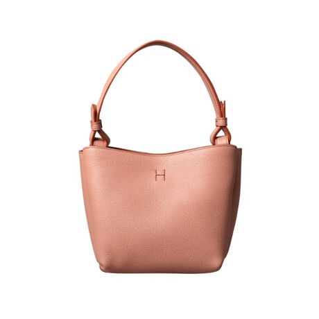 [^ԁFP2535422]ڈȏ̎[͂́AƂtHIȏ߃g[g`ɋ߂{gɂÂƂ{[̃g[gobOłB500mlybg{g傤ǉɎ܂TCYŁA}`ɍLA傫J܂BgƎo₷I[vg[głAɂ͕\ʂɌ遃HS̃nhXeb`ŁAɃiXJitbN^Cv̗ߋjĂAǧ̍Lh~Ă܂B܂Aɂ胊b`Ȓo݂܂AƂ\YĂ܂B|Pbg Fpb`|Pbg~1iXJJitbN^Cv̗ߋjnFsbOXG[hñJ[͏ĩJ[ɂĈقȂ܂By߂̂gpV[z{[ƃTCY▭ȏiȃI[vg[ǵADȋx̂oʋ΂܂ŁALV[Ƀ}b`܂ByfށzCMHiNGC`jvAN[Ȃ߂AV{^BȂ₩ŐLkA14ȉ̏ȃX݂̂gpBJɃN[Ȃ߂鎖ŌyʂɎdオA▭ȃjAXJ[\邱Ƃ\łB̓qt̒ԃIWifށu\tgoPb^v}bgŗۂɁBȃV{^H鎖Ŋv̕\ψꉻAiŒ[Ȉۂ̑fނɎdグ܂ByO[vɂāzC^AŁwxAw炷́xƂӖ́u|^v́A݊̂nhfBeB[IȃO[vłBTCh֋ݍރfUCɂAӂƂb`ȃ{fBɎdグ܂BאgȂ݂̂nh́Ä炵{fB̈ߖBSČI[ṽfłAɃiXJitbN^Cv̗ߋjtĂ܂BiXJ͎DHSŎtĂA@\ƃfUC˂VѐSANZgƂȂĂ܂ByCɂȂACéwCɓo^x߂łzqd:520g