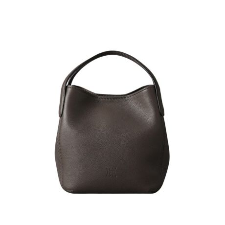 [^ԁFP2535434]ڈȏ̎[́Bӂƈ炵tH̃g[gobOHIROFU̒ԑfށu\tgoPb^viP25|20103juCMHiNGC`jv֑fޕύXj[o[W̃g[gobOBfނύXƂŏiȃn܂܂Bۂ݂ттVGbgƃTChLтnhfUC̃|CgɂȂAԂ̃g[gobOBnh͎莝rɊ|̂ɒx悢łBɂĂJp}OlbgƂ͕ʂɁA̗TChɃXibvs[XĂ邽߁AוobÕtHRpNgɂ܂B|Pbg Fpb`|Pbg~1}OlbgJnFsbOXG[hiꕔRbgjñJ[͏ĩJ[ɂĈقȂ܂By߂̂gpV[zVbsOfفApقւ̂oAFBƂ̃`₨ȂǓ̂V[Ŋ􂵂܂ByfށzCMHiNGC`jvAN[Ȃ߂AV{^BȂ₩ŐLkA14ȉ̏ȃX݂̂gpBJɃN[Ȃ߂鎖ŌyʂɎdオA▭ȃjAXJ[\邱Ƃ\łB̓qt̒ԃIWifށu\tgoPb^v}bgŗۂɁBȃV{^H鎖Ŋv̕\ψꉻAiŒ[Ȉۂ̑fނɎdグ܂ByO[vɂāzVvȃfUC̒ɂA2ނ̑̃Xeb`OCȂ|CgɂȂĂufIvB̈Xeb`udtv̂悤ɂ݂邱Ƃ疼t܂Biwɂn邨グؖɂ舵̂ӂƂɂĂ̕\܂̂ł悭ǂ݂BƖ̊֌WɂAۂFČꍇ܂B܂Ap\REX}[gtHȂǂ̊ɂA኱iƉ摜̃J[قȂꍇ܂Bd:520g(TvTCY)