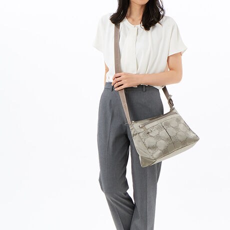 [^:011235150]lC̃G[g̕hJŕ\iCobOV[YłB킸ɗ̊̂hJŁApxɂėlXȈۂ^܂Bx[XƂȂ̂̓iCcCnŁA݂ȂiȌ򊴂܂BG[g̃WK[hfނƂ͈قȂAO|Pbĝ݂ɕ邽ߎ咣AlXȃX^Cɍ킹₷Ƃ|CgłBV]@rbgnynm@}VEGhEîCɓo^ēׂ݌ɂ킸ȎAN[|Z[̊JnȂǂm点܂BЂo^肢܂BuĥCɓo^ViēׂȂǂm点܂BЂo^肢܂B