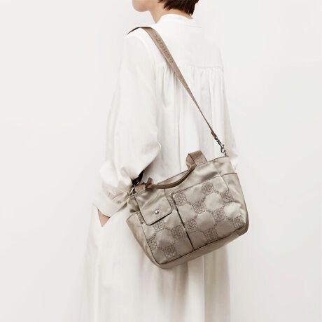 [^:011235250]lC̃G[g̕hJŕ\iCobOV[YłB킸ɗ̊̂hJŁApxɂėlXȈۂ^܂Bx[XƂȂ̂̓iCcCnŁA݂ȂiȌ򊴂܂BG[g̃WK[hfނƂ͈قȂAO|Pbĝ݂ɕ邽ߎ咣AlXȃX^Cɍ킹₷Ƃ|CgłBV]@rbgnynm@}VEGhEîCɓo^ēׂ݌ɂ킸ȎAN[|Z[̊JnȂǂm点܂BЂo^肢܂BuĥCɓo^ViēׂȂǂm点܂BЂo^肢܂B