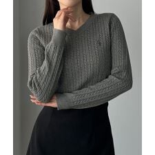 Louere　Vネックロゴ刺繍ケーブルニットトップス