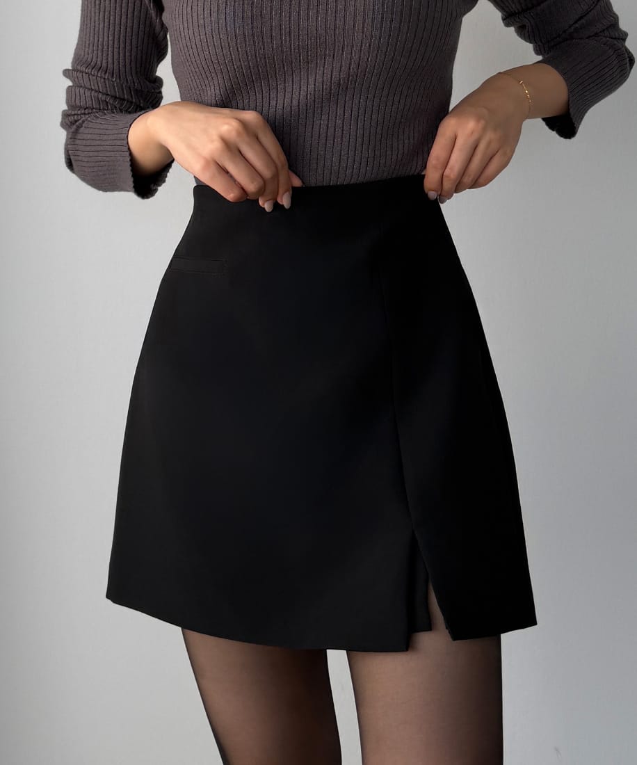 Louere スリットミニスカート（インパン付き） | ルエレ(Louere