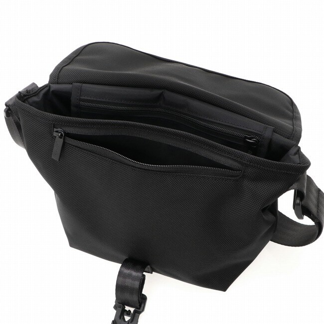 NYLON MESSENGER BAG FZP FIDLOCK V-BUCKLE