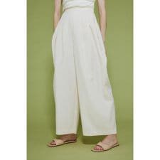 Many tuck pants