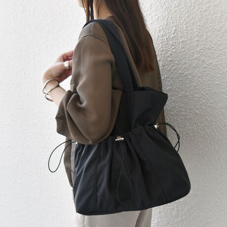 [^ԁF220000007]25AWD]̃obOɁAVFi`ƃO[oIMU[fUC|Cg̃iCg[gobOBA4TCY܂AOEɂꂼ3|PbgtĂ̂ŁAו̐₷Agɕ֗łB|₷̒ŁAʋ΂₨oȂǂɂ҂łBǂȃR[fBl[gɂ킹₷x[VbNJ[ɁAN炵MU[fUCvXĂ܂Bpƃgh˔AACełB̐i͖C␅GɂAF̐Sz܂BJVł̂gp┖F̈ߗނ𒅗p̍ۂɂ͓ɂӂB܂AԔGꂽԂő̕Ədˍ킹ȂłBiɃ}OlbgzbNgpĂꍇAJ[hޓߕt܂ƁACʂgps\ɂȂ鋰ꂪ܂B[ӂBvgpĂꍇȂfނƖĂƐFFڍs\܂̂łӂB̐i͗Ռ̍ۂ̓e̕ی͂ł܂Bej₷⒘dA܂͉sȕ̏ꍇ́Aʏ̎gp̏ꍇłij鋰ꂪ܂̂łӂBipׂɁAAeV^OKmF̏Ap͂舵Bi̐F́AB̏ڍ׉摜QƂB摜̏i̓TvłBۂ̏iƎdlAHATCY኱قȂꍇ܂B̏i̓AEgbg̃IWi[xiłBSHIPS OUTLETeXAECTCgł̎舵ƂȂ܂BX܂ւ⍇̍ۂ́ASSHIPS OUTLETeX܂ł肢܂B̑SHIPSeX܂ւ̂񂹑Ή͒v˂܂̂ŁA\߂̒肢܂BSHIPS ColorsSHIPS̃RZvguSTYLISH STANDARDṽtB^[ʂāAJWArWlX܂ł̃ACe[YiuȃvCXō\IWi[xłBYAEBYALbYCibvAOUTLETeX܁AECTCg𒆐SɓWJBlXȃCtX^CɊYA炵\łg[^ACeĂ܂B