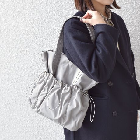 [^ԁF220000007]25AWD]̃obOɁAVFi`ƃO[oIMU[fUC|Cg̃iCg[gobOBA4TCY܂AOEɂꂼ3|PbgtĂ̂ŁAו̐₷Agɕ֗łB|₷̒ŁAʋ΂₨oȂǂɂ҂łBǂȃR[fBl[gɂ킹₷x[VbNJ[ɁAN炵MU[fUCvXĂ܂Bpƃgh˔AACełB̐i͖C␅GɂAF̐Sz܂BJVł̂gp┖F̈ߗނ𒅗p̍ۂɂ͓ɂӂB܂AԔGꂽԂő̕Ədˍ킹ȂłBiɃ}OlbgzbNgpĂꍇAJ[hޓߕt܂ƁACʂgps\ɂȂ鋰ꂪ܂B[ӂBvgpĂꍇȂfނƖĂƐFFڍs\܂̂łӂB̐i͗Ռ̍ۂ̓e̕ی͂ł܂Bej₷⒘dA܂͉sȕ̏ꍇ́Aʏ̎gp̏ꍇłij鋰ꂪ܂̂łӂBipׂɁAAeV^OKmF̏Ap͂舵Bi̐F́AB̏ڍ׉摜QƂB摜̏i̓TvłBۂ̏iƎdlAHATCY኱قȂꍇ܂B̏i̓AEgbg̃IWi[xiłBSHIPS OUTLETeXAECTCgł̎舵ƂȂ܂BX܂ւ⍇̍ۂ́ASSHIPS OUTLETeX܂ł肢܂B̑SHIPSeX܂ւ̂񂹑Ή͒v˂܂̂ŁA\߂̒肢܂BSHIPS ColorsSHIPS̃RZvguSTYLISH STANDARDṽtB^[ʂāAJWArWlX܂ł̃ACe[YiuȃvCXō\IWi[xłBYAEBYALbYCibvAOUTLETeX܁AECTCg𒆐SɓWJBlXȃCtX^CɊYA炵\łg[^ACeĂ܂B