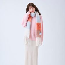 エスタ(estaa)の【洗える】ボリュームマフラー 35×240cm カラフルボーダー ロゴ ワンポイント