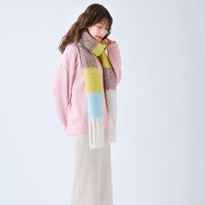 エスタ(estaa)の【洗える】ボリュームマフラー 35×240cm カラフルボーダー ロゴ ワンポイント