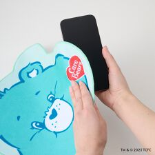 エスタ(estaa)の【くっつきタオル】吸水マルチタオル ケアベア TM ダイカット ハンカチ レイングッズ カラビナ付き