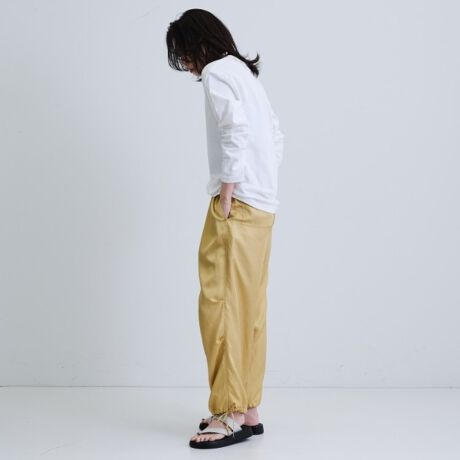 [^ԁF52362011]Design PointNV[ȃVGbg͂̃TepcBEGXg̃MU[ƕGɓӏ^bN邱Ƃł_炩CA𐶂ݏoĂ܂BiV[OfBe[IȃANZgɁBStyling PointVvȃTt[fBƍ킹JWAX^C߁Bɂ̓Xj[J[T_킹āAsIłȂ烊NV[̂R[fBl[gy߂܂BFablic Pointy₩ŒʋC̗ǂfނgpĂAG߂킸KɒȂ܂BƂnȂy₩Ȉۂ^AfC[ɏd󂷂ꖇłBƖ̊֌WɂAۂFČꍇ܂B܂Ap\REX}[gtHȂǂ̊ɂA኱iƉ摜̃J[قȂꍇ܂B