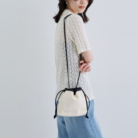 [^ԁF68802070]Design PointVvŔ̂ВobÓAy₩ȃLoXfނƐꂽ̃Rrl[VBƂVGbg炵oAJWAX^Cɂ҂̃ACełBStyling PointfC[[X͂AƂoɂ劈BJWATVcfjɍ킹āAbNX͋CyނƂł܂BydlzE|PbgF~1Ɩ̊֌WɂAۂFČꍇ܂B܂Ap\REX}[gtHȂǂ̊ɂA኱iƉ摜̃J[قȂꍇ܂Bd:220g(TvTCY)