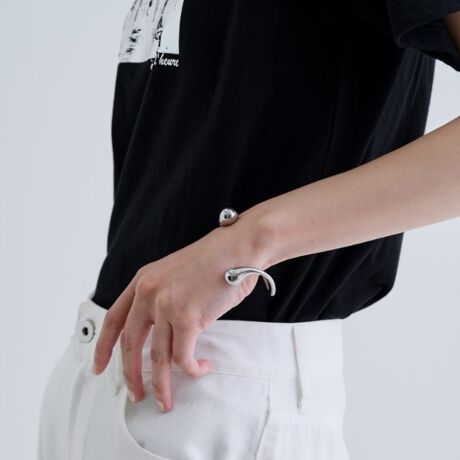 [^ԁF52302043]Design PointꂽVo[̃oÓA悤ȋȐƃj[NȃrWABVvȃX^CɃ[hvXĂBStyling PointfC[bNɃTbƎ₷oOBJWATVcfjɍ킹邾ŁAÑIV܂B莝̑̃oOƂ̏d˕ty߂܂BƖ̊֌WɂAۂFČꍇ܂B܂Ap\REX}[gtHȂǂ̊ɂA኱iƉ摜̃J[قȂꍇ܂B