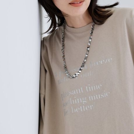 [^ԁF52302044]Design Point󂯂߂Vo[̃lbNX́AʂȃfUC̃^bNp[cAȂAW߂IVȃACeB悤ȃtH񌳂؂₩ɏAVvȃV[ɂ݊^܂BStyling PointJWAbNtH[}X^CɊւ炸AǂȃR[fBl[gɂ}b`BTVcɍ킹ăfC[Ɋy񂾂AhbV[ȃs[XɓYăp[eB[V[łfBd˒y߂AR݂ȃX^CO\BƖ̊֌WɂAۂFČꍇ܂B܂Ap\REX}[gtHȂǂ̊ɂA኱iƉ摜̃J[قȂꍇ܂B