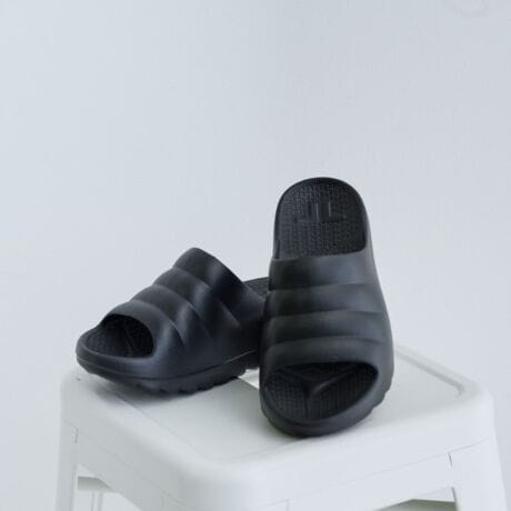 [^ԁF68802008]yTELIC^ebNzJo[@\͂̂܂܂ɁAV[N\[ɐiB\[̌O[hAbvALɐ݌vƂň芴߂܂BAbp[̃fUC킢X^CbVɁAjZbNXŎg₷fUCłBy_悤ȗSnzƎɃuhEVAfނgp邱ƂŁAyʐłȂANbVՌzŎBfɗDtBbgAɂ镉Sy܂ByARCH SUPPORTzA[`T|[g邱Ƃɂ蒅n̏ՌzAƂЂ̊֐߁Aӂ͂̕Sy܂ByROCKER BOTTOMzbJ[{gɂOւ̎Rȑ̏dړȂAȂGlM[Ō悭y₩ɕT|[g܂BbJ[{g T_̑Oƌ㕔bLO`FÂ悤ɃJ[uĂBTCY\ɂāoCCOî߉DTCY\Lƃ[hTCY\LقȂ܂Bi@mF܂B[hTCYR[h3523D5cm[hTCYR[h4524D5cmƖ̊֌WɂAۂFČꍇ܂B܂Ap\REX}[gtHȂǂ̊ɂA኱iƉ摜̃J[قȂꍇ܂Bd:Б200g(TvTCY)