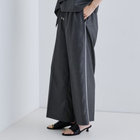 [^ԁF52363004]Design PointVvȂ݊̂fUC͂̃C[W[ChpcBTCh̃C܂̂VGbgAX^CbVɉo܂BEGXg̓SdlŁAEȒPBfނ̃rX`FiiԍF523|83009jƃZbgAbvŒp\łBStyling PointJWAtH[}܂ŕLΉłACeB^CgȃgbvXVcƂ̑gݍ킹ŁAn̂X^COy߂܂BVvȃANZT[ƍ킹邱ƂŁAꂽۂɎdグ܂BFabric Point_炩炩ȑfނSn悭ȀłƂ킹Ă܂BʋC悭Ay₩ȓT|[gBfC[[Xɂ҂ŁA^Ă̏łKɉ߂ꒅłBfgF170cm pTCYF38iMjƖ̊֌WɂAۂFČꍇ܂B܂Ap\REX}[gtHȂǂ̊ɂA኱iƉ摜̃J[قȂꍇ܂B