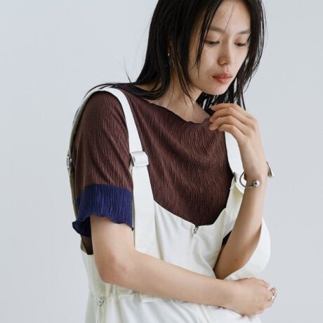 [^ԁF52312057]Design Pointv[cfނ̃{[glbNJbg\[́ÂeNX`[Ə_炩VGbgBzF̑⃁[CANZgƂȂAVvȂfUC̍ꖇɎdオĂ܂B{[glbN̊JA茩Ă̂́BStyling PointfjC[W[pcƍ킹邱ƂŃJWAȈۂɁBXJ[gƍ킹΁Aقǂ悭tF~jȒȂɊ񂹂邱Ƃł܂BFabric Pointy₩ȃv[cfނgpAʋC悢łBLk邽߁ANV[ȒSnBfC[[Xɂ҂ȈꖇłBfgF170cm pTCYF38iMjƖ̊֌WɂAۂFČꍇ܂B܂Ap\REX}[gtHȂǂ̊ɂA኱iƉ摜̃J[قȂꍇ܂B