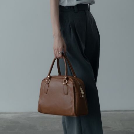 [^ԁF68804018]Design Point̃nhobÓAVvłȂGKgȃfUCBۂ݂ттVGbgƁAS[h̋ǎĂ܂Bg̗ǂTCYŃfC[[Xɂ҂BStyling PointJWATVcX^CAtH[}ȃR[fBl[g܂ŕLΉBXbNXfjƂǂAꂽۂ^܂BydlzE|PbgF~3yMILLELA FIRENZE^~bEtBcFzngXJ[iB̗ǎȑfނƎƂɂAC^AEtBcF ̃obOuhBghƋ@\˔AVvVѐSfUCłׂĂ̏̃CtX^CɊYACeĂ܂BƖ̊֌WɂAۂFČꍇ܂B܂Ap\REX}[gtHȂǂ̊ɂA኱iƉ摜̃J[قȂꍇ܂Bd:615g(TvTCY)