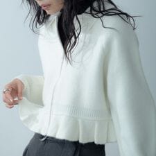 ギャレスト(GALLEST)のフリルヘムジップカーディガン