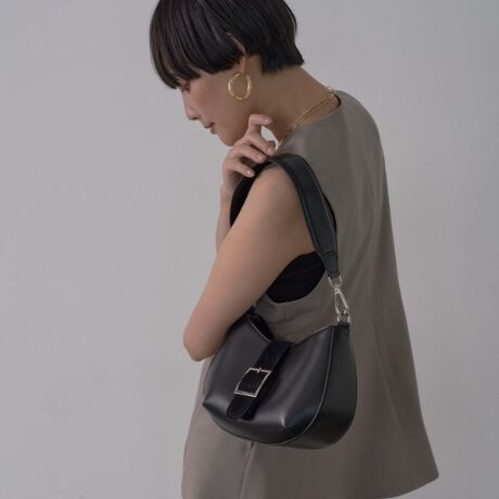 [^ԁF52304004]Design Pointj[NȃVGbgƃX^CbVȃobÑobOBVvȂIȃfUCŁA߂̃nhƃV_[xg2ނtւ邱ƂłAX^COɍ킹ĈۂςACeBǂȃR[fBl[gɂANZgobOłBStyling PointJWAȃX^CItBXJWA܂ŕLBWPbghXƍ킹邱ƂŁAꂽۂ^܂Bς邱ƂŁAV[ɉX^Cy߂̂|CgBƖ̊֌WɂAۂFČꍇ܂B܂Ap\REX}[gtHȂǂ̊ɂA኱iƉ摜̃J[قȂꍇ܂Bd:460g(TvTCY)