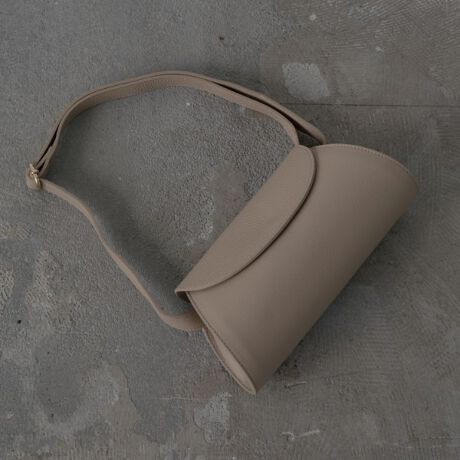 [^ԁF68804014]Design PointVvŐꂽtH͂̃V_[obOBfނ̗ǂۗdオŁA_炩ȋȐ`fUCX^CbVĂ܂BXgbv̒ŁAV[ɉg\łBStyling PointJWAȃjbgVcɍ킹āAbNX͋CoBfC[[Xɂ҂ȃRpNgȃACełBFabric PointǎȋvgpAϋvƏ_炩˔Ă܂Bgقǂɖ킢ApłiBydlzE|PbgF~1CɂȂACéyCɓo^z߁ICɂȂACẽy[Wɂun[g}[NvNbNĊȒPɒǉł܂Bo^ƁAēגʒm₨l}KɂĂm点܂B}Cy[WɂĂCɓꗗ`FbNł܂BƖ̊֌WɂAۂFČꍇ܂B܂Ap\REX}[gtHȂǂ̊ɂA኱iƉ摜̃J[قȂꍇ܂Bd:425g(TvTCY)