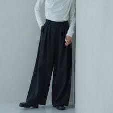 タックワイドパンツ