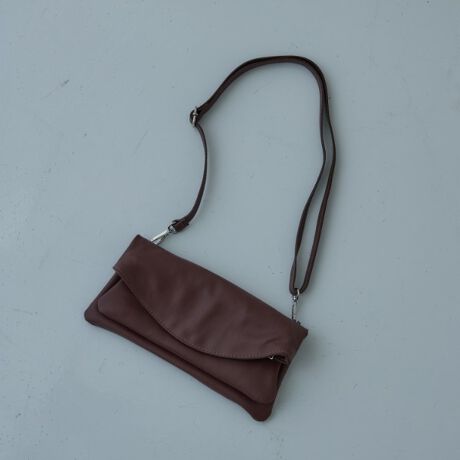 [^ԁF68804058]yMILLELA FIRENZE^~bEtBcFzngXJ[iB̗ǎȑfނƎƂɂAC^AEtBcF̃obOuhBghƋ@\˔AVvVѐSfUCŁAׂĂ̏̃CtX^CɊYACeĂ܂BDesign PointꂽtH̃V_[obÓAVvȂ݊fUCB\tgŏ_炩ȃ^b`łǂȃX^CɂtBbg܂BO\ȃV_[xgtŁANb`obNƂĂV_[obOƂĂgpł܂BStyling PointJWAȃR[fBl[gAhbV[ȃV[܂ŕL􂵂܂BydlzE|PbgFO~2Ɩ̊֌WɂAۂFČꍇ܂B܂Ap\REX}[gtHȂǂ̊ɂA኱iƉ摜̃J[قȂꍇ܂Bd:295g(TvTCY)