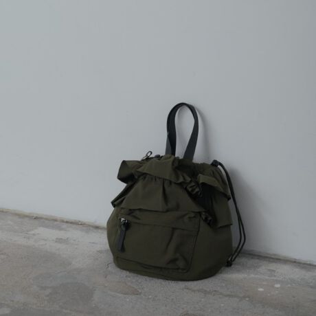 [^ԁF68804064]Design Pointt{ꂽhXgV_[obÓA_炩ȃVGbǵBJWAȃX^CɂAꂢ߂ȑɂ}b`fUCŃR[fBl[gwĂ܂BStyling PointVvȃgbvXfjƂ̑Bɂ邾ŁAy₩ƗVѐSvXBfC[gɂ҂ȃACéAyɃIVoĂ܂BƖ̊֌WɂAۂFČꍇ܂B܂Ap\REX}[gtHȂǂ̊ɂA኱iƉ摜̃J[قȂꍇ܂Bd:260g(TvTCY)