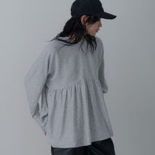 ペプラムハイネックニット