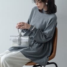 ペプラムハイネックニット