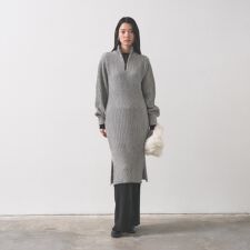 スタンドネックニットワンピース