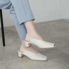 バックストラップパンプス