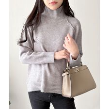 ソフトタッチハイネックニット