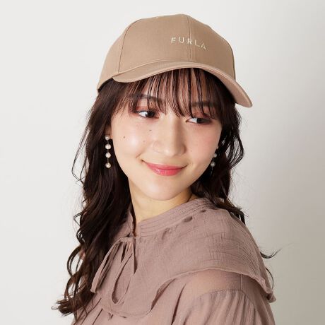 [^:2613569432]LbṽtgɃShJ̓VvȃLbvłBJWAAꂢ߂̂ǂ̃X^Cɂ킹₷fUCłByt iFURLAjz1927NC^Ã{[jŁAAhEtlbgɂFURLA͑n܂B`IȃNtg}VbvAnA`U̎mÃZXAĊvVIȃfUCbɁAC^A炵ƊvV˔i񋟂Ă܂BFURLÃRNVi̒ɂ̓C^Ȁ㎿ȃZXl܂Ă܂BGKgɒaJ[Ap^[Afނ̗ZƂȂĂ܂B