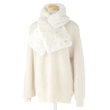 ポールアンドジョーアクセソワ(PAUL & JOE ACCESSOIRES)のフェイクファーマフラー 20×100cm 無地 ロゴチャーム付き