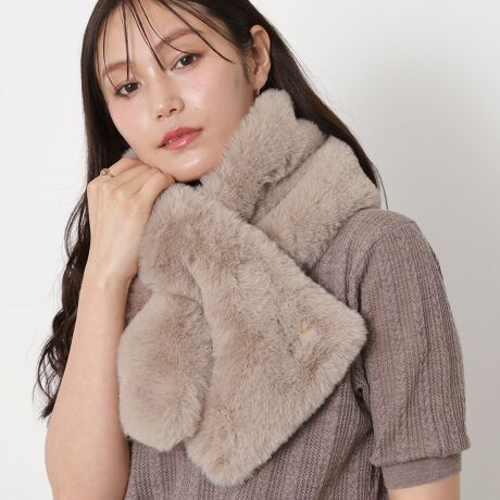 [^:2411346090]ӂӂ̎GƗD肪y߂tFCNt@[}t[BhƂĂ͂AV[Yt@bṼL[ACeƂĂIVȑ݊𔭊܂B[vɒʂŉ܂Ƃ܂AAE^[̏ォyɊ̂͂łBꌩVvȃfUCłAuhACR̔L̃`[L[gȃANZgɂȂĂ܂By|[ & W[iPAUL & JOE ACCESSOIRESjz|[ & W[fUCi[łSophie肪fUC͊ŁAPARy݁Aɂ͕߂ȂC[WuhłBfUČ́ANGC^[łȂełAłޏ̓BRZvgɁgACCESSIBLE LUXURY(ɓ͂ґ)hfƂAÂǂ̃gŉ݂̂fBe[A㕗ɎdグĂ̂łB@Ɋւ܂ẮADmFBi͂܂AgpɊւ炸AKȉԂmFBY␶YߒAiTCYdʂɌ̍ꍇ܂B܂AuɂƂł̑̂߁Ǎ덷ꍇ܂̂łB