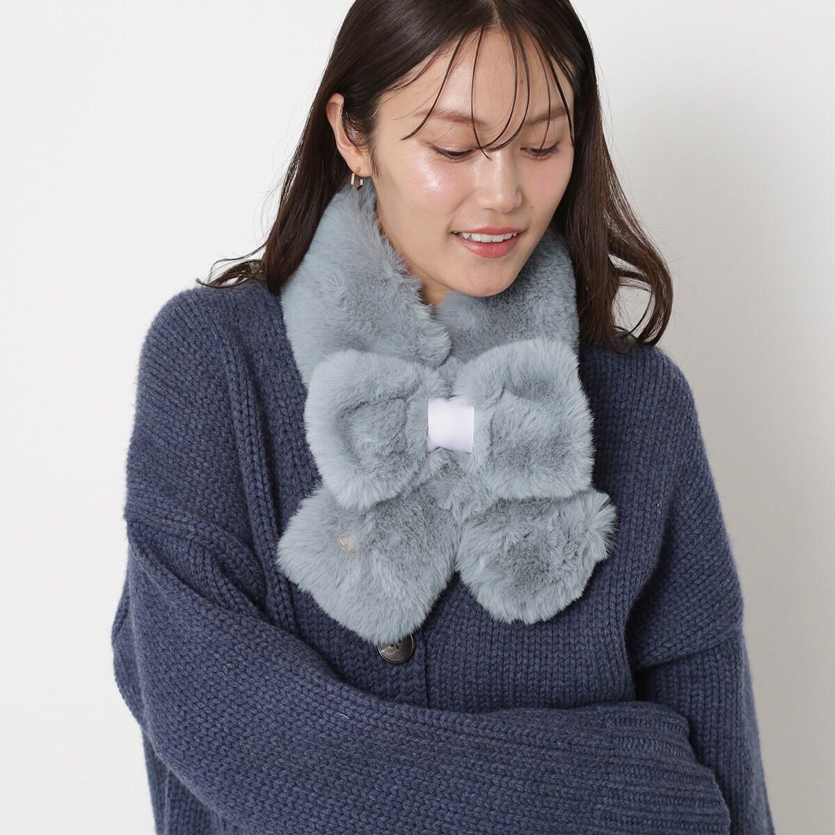 フェイクファーマフラー 20×100cm 無地 ロゴチャーム付き