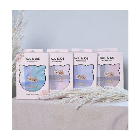 [^:2411344585]܂ŃJV~̂悤Ȋ炩ȔGłBMtgɂ߂̃pbP[WACełBy|[ & W[iPAUL & JOE ACCESSOIRESjz|[ & W[̃fUCi[łSophie肪fUC͊ŁAPARy݁Aɂ͕߂ȂC[WuhłBfUČ́ANGC^[łȂełAłޏ̓BRZvgɁgACCESSIBLE LUXURY(ɓ͂ґ)hfƂAÂǂ̃gŉ݂̂fBe[A㕗ɎdグĂ̂łB